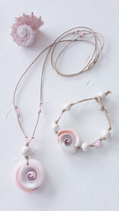 Heart of conch shell bracelet - Image 3