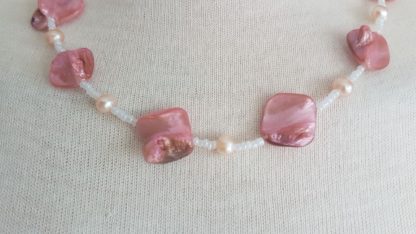 Freshwater pearl necklace with shellbeads rose - Image 3