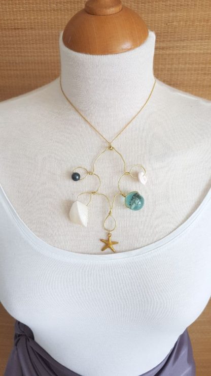 Golden wire necklace with pendants